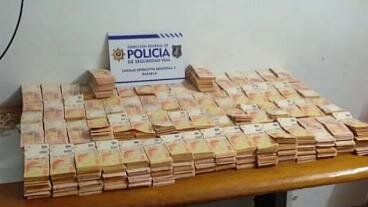 Tucumanos detenidos por intentar sobornar a la Policía de Santa Fe, llevaban $27 millones sin justificar
